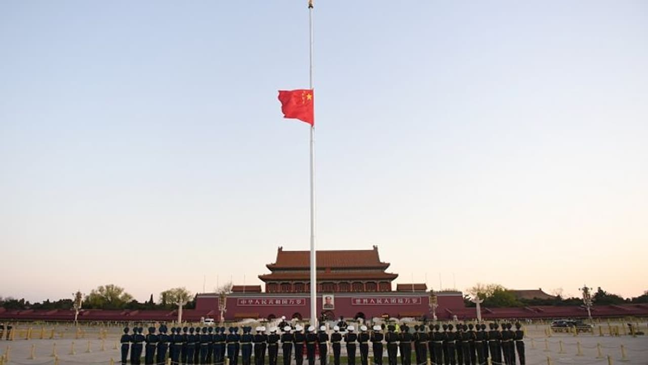 ಕೊರೋನಾಗೆ ಬಲಿಯಾದವರಿಗೆ ಸಂತಾಪ, ಸಂಪೂರ್ಣ ಚೀನಾ ಸ್ತಬ್ಧ! ಕೊರೋನಾಗೆ ಬಲಿಯಾದವರಿಗೆ ಸಂತಾಪ, ಸಂಪೂರ್ಣ ಚೀನಾ ಸ್ತಬ್ಧ!