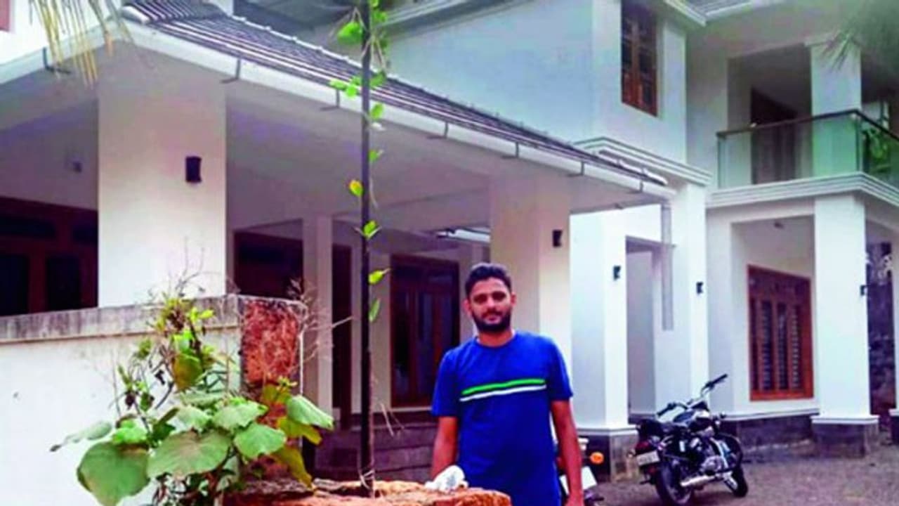 കൊവിഡ് പ്രതിരോധത്തിന് വീട് വിട്ടുകൊടുത്ത് മുന് കേരള ബ്ലാസ്റ്റേഴ്സ് താരം എം പി സക്കീര് കൊവിഡ് പ്രതിരോധത്തിന് വീട് വിട്ടുകൊടുത്ത് മുന് കേരള ബ്ലാസ്റ്റേഴ്സ് താരം എം പി സക്കീര്