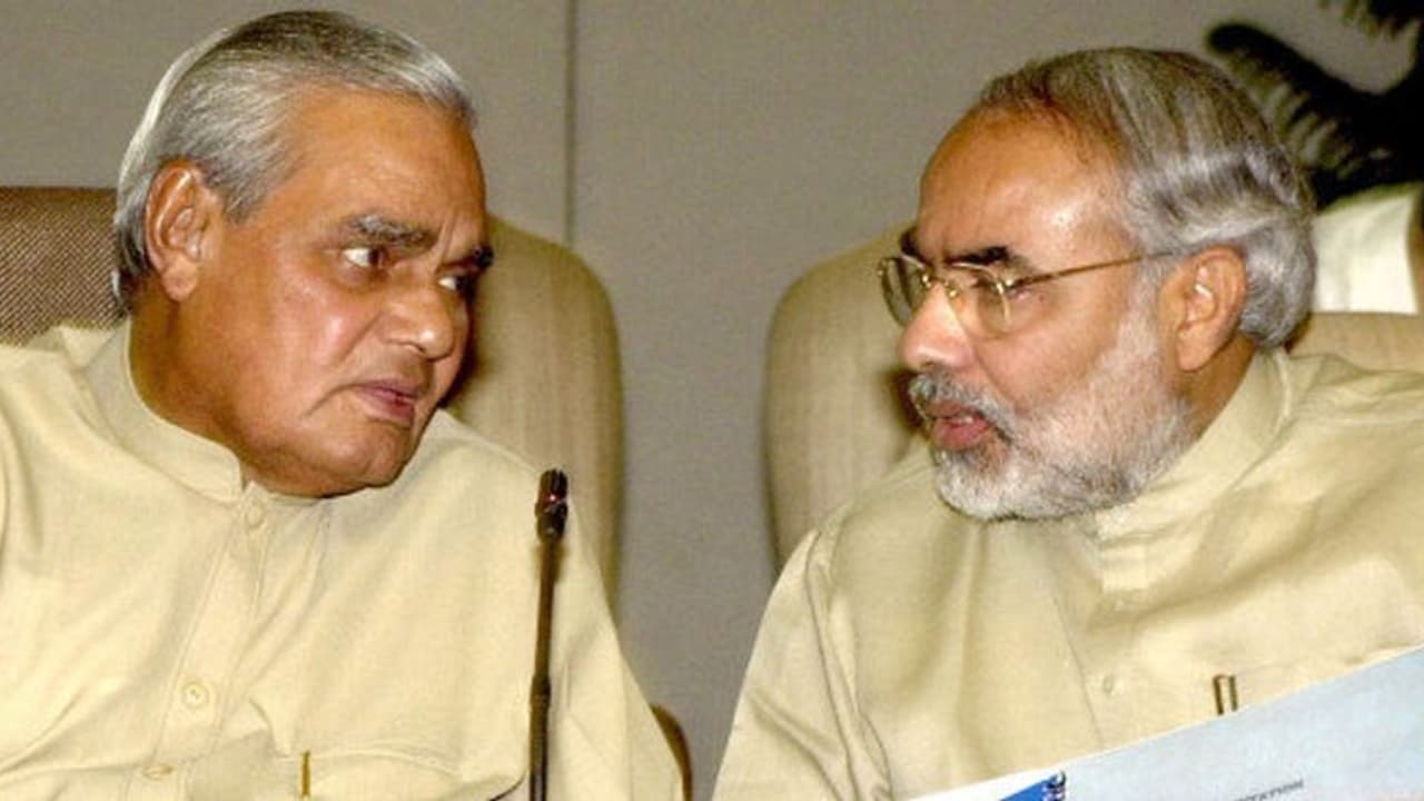 'വരൂ നമുക്ക് വീണ്ടും ദീപം തെളിക്കാം'; വാജ്പേയ് കവിത പങ്കുവെച്ച് മോദി 'വരൂ നമുക്ക് വീണ്ടും ദീപം തെളിക്കാം'; വാജ്പേയ് കവിത പങ്കുവെച്ച് മോദി