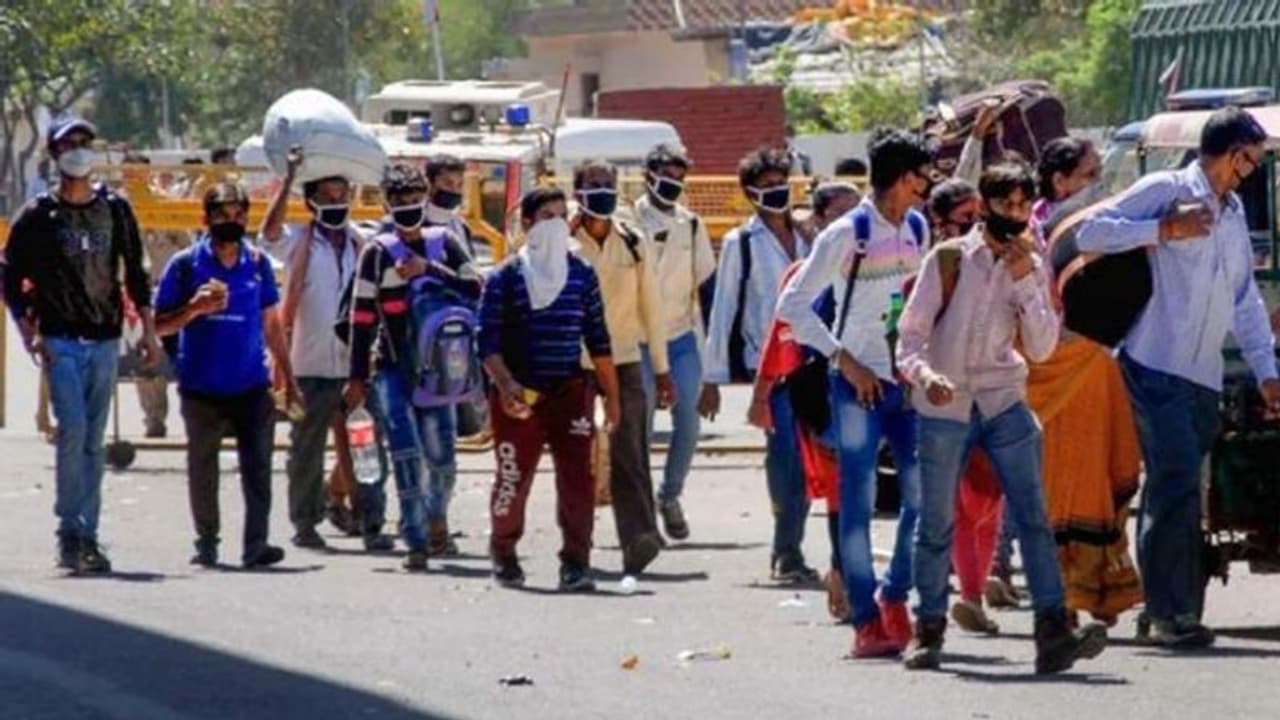 ಉಚ್ಚಂಗಿದುರ್ಗ ಜಾತ್ರೆಗೆ ಬಂದು ಸಂಕಷ್ಟಕ್ಕೆ ಸಿಲುಕಿದ ಬಡ ವ್ಯಾಪಾರಿಗಳು! ಉಚ್ಚಂಗಿದುರ್ಗ ಜಾತ್ರೆಗೆ ಬಂದು ಸಂಕಷ್ಟಕ್ಕೆ ಸಿಲುಕಿದ ಬಡ ವ್ಯಾಪಾರಿಗಳು!