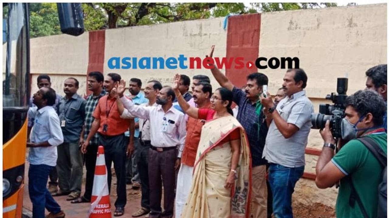 കാസര്കോട്ടേക്ക് വിദഗ്ധര് യാത്ര തിരിച്ചു; മെഡിക്കല് ടീമിനെ അഭിനന്ദിച്ച് ആരോഗ്യമന്ത്രി കാസര്കോട്ടേക്ക് വിദഗ്ധര് യാത്ര തിരിച്ചു; മെഡിക്കല് ടീമിനെ അഭിനന്ദിച്ച് ആരോഗ്യമന്ത്രി