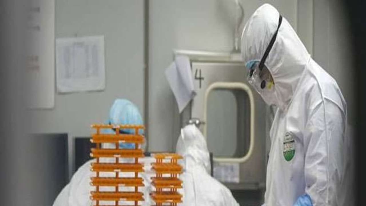 বিনা অনুমতিতে করোনা পরীক্ষার শাস্তি, ফুলবাগান ল্যাব সিল করে এফআইআর সহ ১০ লক্ষ টাকা জরিমানা বিনা অনুমতিতে করোনা পরীক্ষার শাস্তি, ফুলবাগান ল্যাব সিল করে এফআইআর সহ ১০ লক্ষ টাকা জরিমানা