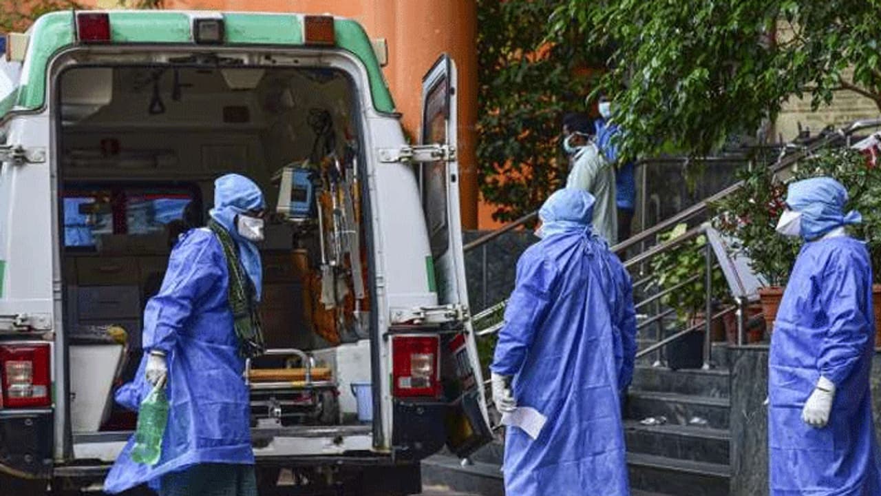 തമിഴ്നാട്ടില് കൊവിഡ് പ്രോട്ടോക്കോള് ലംഘിച്ച് സംസ്കാരച്ചടങ്ങ്; പങ്കെടുത്തത് അമ്പതിലേറെ പേര് തമിഴ്നാട്ടില് കൊവിഡ് പ്രോട്ടോക്കോള് ലംഘിച്ച് സംസ്കാരച്ചടങ്ങ്; പങ്കെടുത്തത് അമ്പതിലേറെ പേര്