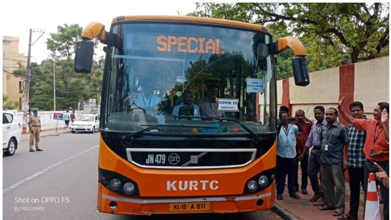 കാസർകോട്ടേക്ക് വിദഗ്ധ സംഘവുമായി പുറപ്പെട്ട ബസ് തകരാറിലായി; കുടുങ്ങിയത് ഒരു മണിക്കൂര് കാസർകോട്ടേക്ക് വിദഗ്ധ സംഘവുമായി പുറപ്പെട്ട ബസ് തകരാറിലായി; കുടുങ്ങിയത് ഒരു മണിക്കൂര്
