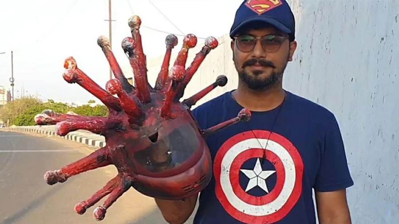 'ലക്ഷ്യം ആളുകളെ രസിപ്പിക്കുകയല്ല, ബോധവൽക്കരിക്കുക', കൊറോണ ഹെൽമറ്റിനു രൂപം നൽകിയ കലാകാരൻ പറയുന്നു