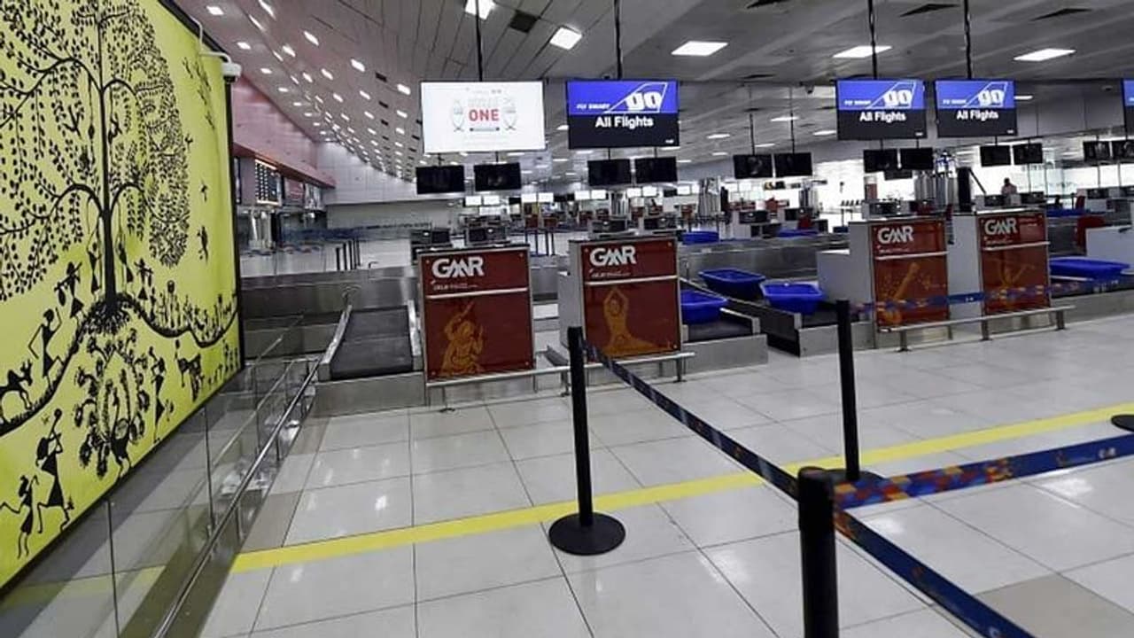 Delhi Airport appoints queue managers to maintain social distancing amid coronavirus outbreak Delhi Airport appoints queue managers to maintain social distancing amid coronavirus outbreak