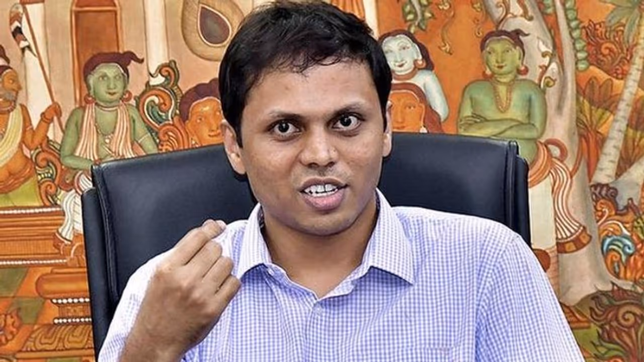 കോഴിക്കോട് ആശങ്ക വേണ്ടെന്ന് കളക്ടർ; കൊവിഡ് സ്ഥിരീകരിച്ചവർക്ക് അധികം സമ്പർക്കമില്ല കോഴിക്കോട് ആശങ്ക വേണ്ടെന്ന് കളക്ടർ; കൊവിഡ് സ്ഥിരീകരിച്ചവർക്ക് അധികം സമ്പർക്കമില്ല