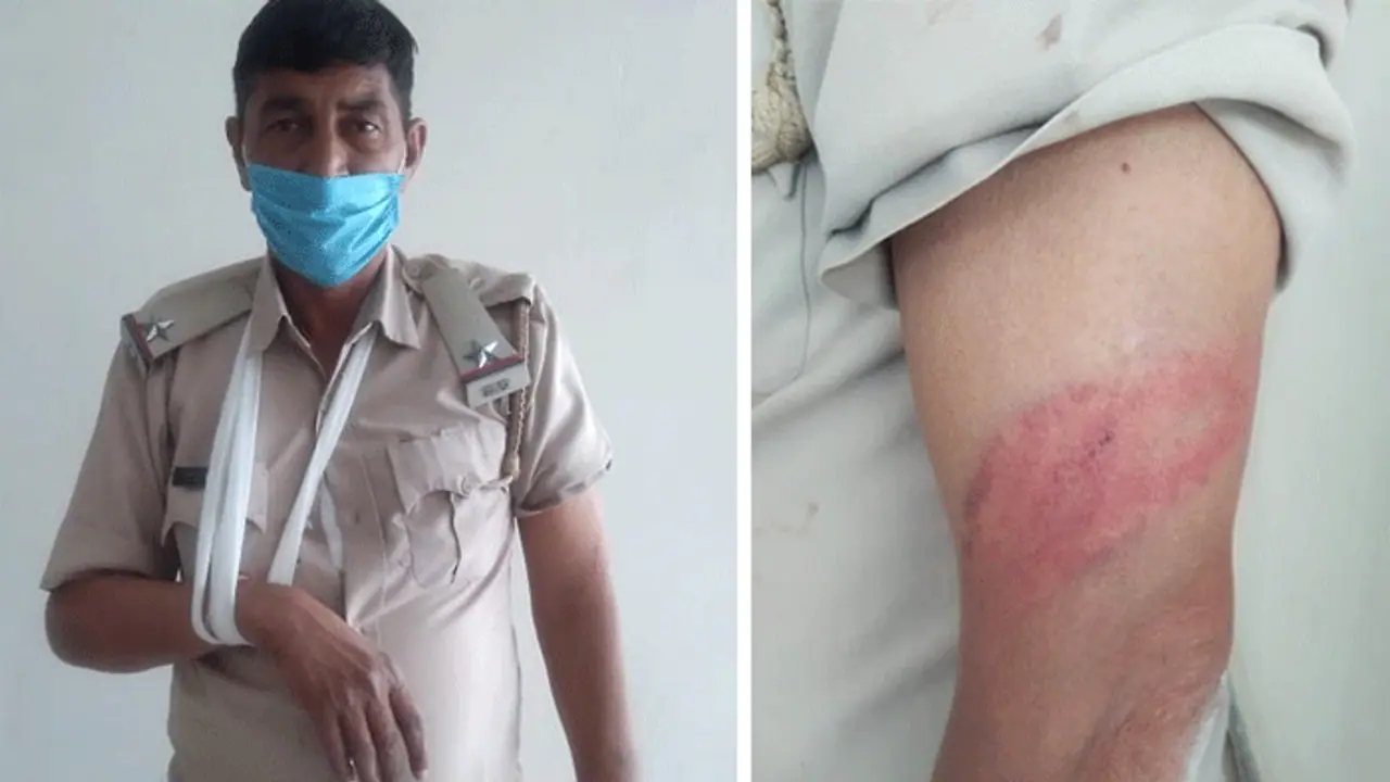 कोरोना के बीच आई मानवता को शर्मसार कर देने वाली खबर, दरिदों ने पुलिसवालों को लाठी डंडों व बैट से पीटा कोरोना के बीच आई मानवता को शर्मसार कर देने वाली खबर, दरिदों ने पुलिसवालों को लाठी डंडों व बैट से पीटा