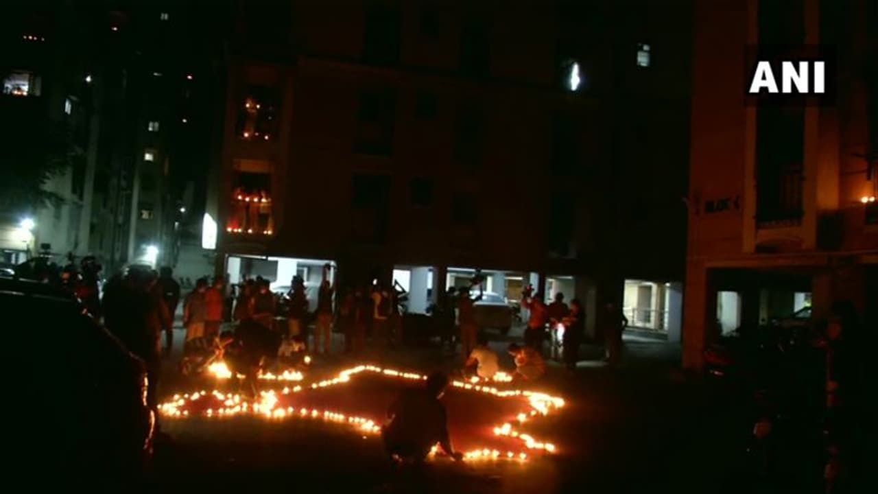 கொரோனாவுக்கு எதிராக இந்திய மக்கள் ஒரே நேரத்தில் கொண்டாடிய தீபாவளி,திருக்கார்த்திகை கொரோனாவுக்கு எதிராக இந்திய மக்கள் ஒரே நேரத்தில் கொண்டாடிய தீபாவளி,திருக்கார்த்திகை