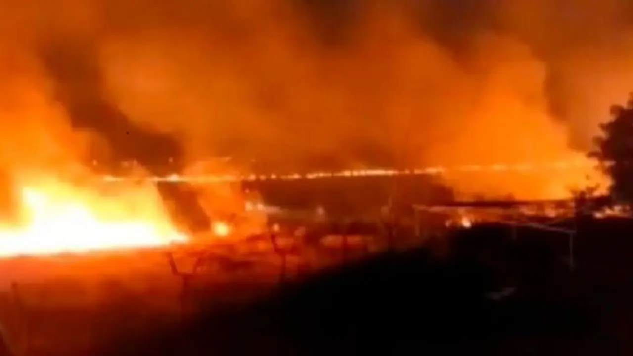 অতি উৎসাহে অগ্নিকাণ্ড এয়ারপোর্টে, ৯ মিনিটের জায়গায় ২০ মিনিট বাদে নিয়ন্ত্রণে এল আগুন অতি উৎসাহে অগ্নিকাণ্ড এয়ারপোর্টে, ৯ মিনিটের জায়গায় ২০ মিনিট বাদে নিয়ন্ত্রণে এল আগুন