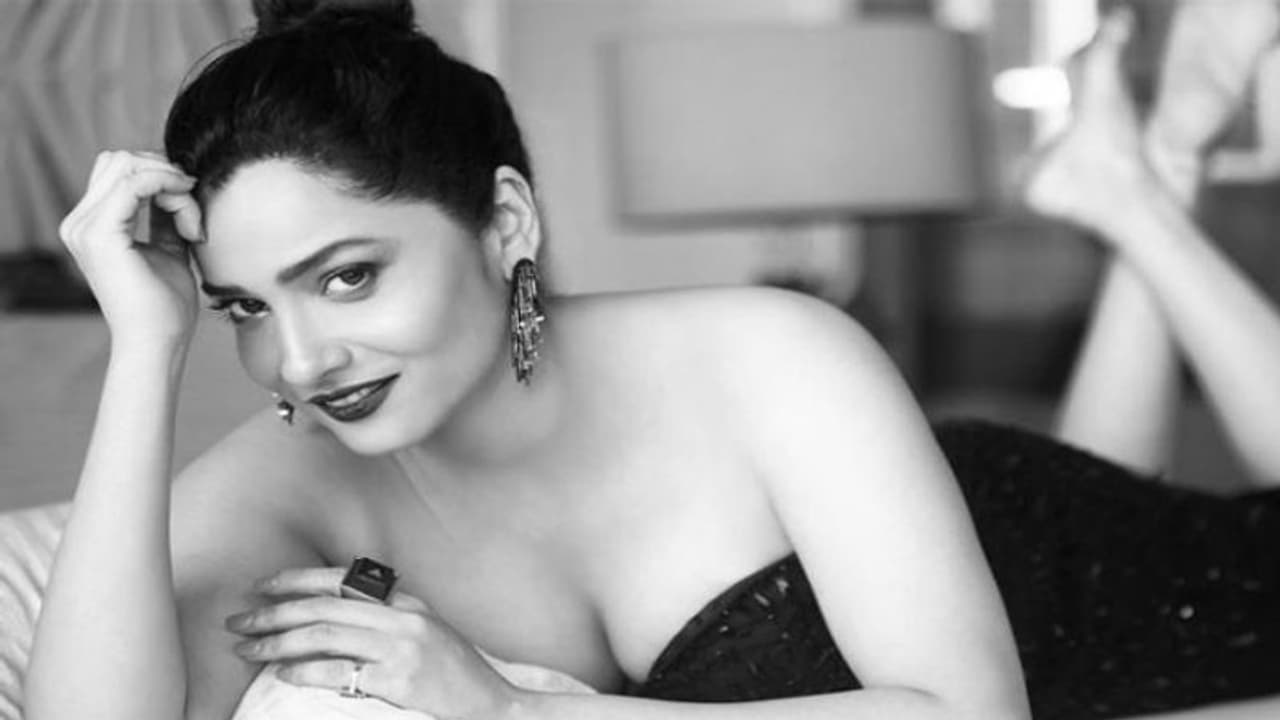 ప్రముఖ నటి అపార్ట్మెంట్ మూసేసిన అధికారులు.. కారణం ఇదే! ప్రముఖ నటి అపార్ట్మెంట్ మూసేసిన అధికారులు.. కారణం ఇదే!