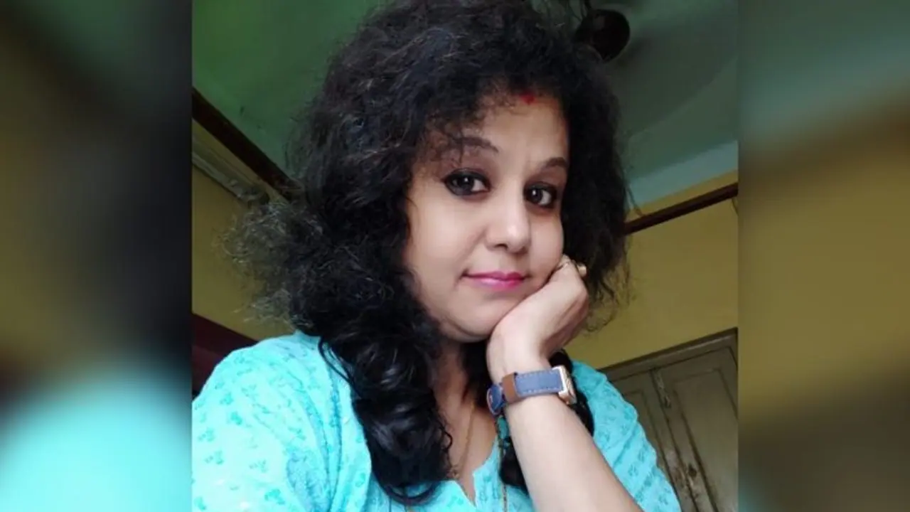 করোনা যুদ্ধে নয়া স্লোগান শিক্ষিকার, 'লড়বো জিতব বাঁচবো রে' করোনা যুদ্ধে নয়া স্লোগান শিক্ষিকার, 'লড়বো জিতব বাঁচবো রে'