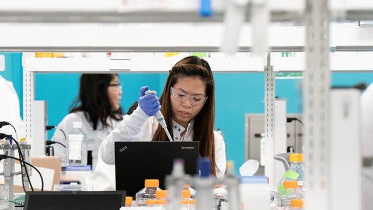 ಕೊರೋನಾಕ್ಕೆ 70 ಕಡೆ ಔಷಧ ಶೋಧ, 3 ಕಡೆ ಪ್ರಯೋಗ! ಕೊರೋನಾಕ್ಕೆ 70 ಕಡೆ ಔಷಧ ಶೋಧ, 3 ಕಡೆ ಪ್ರಯೋಗ!