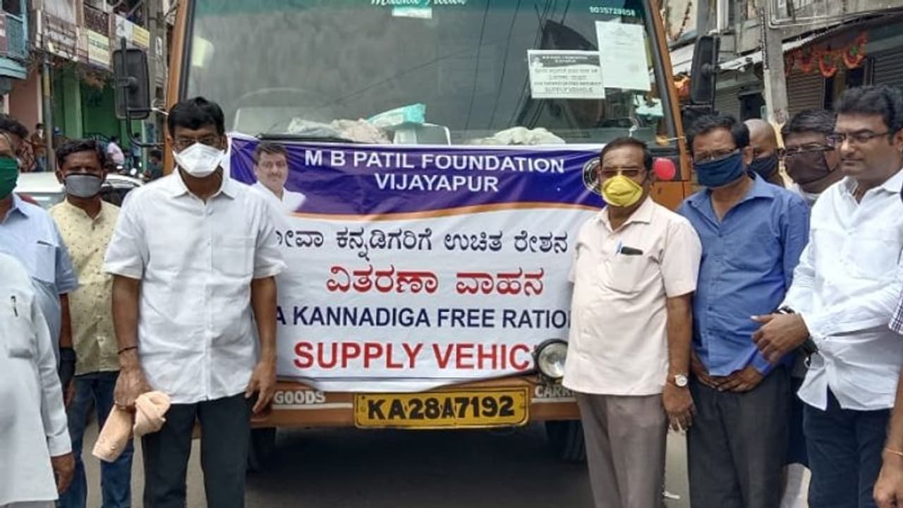 ಲಾಕ್ಡೌನ್ ಎಫೆಕ್ಟ್: ತುತ್ತು ಅನ್ನಕ್ಕೆ ಗೋವಾ ಕನ್ನಡಿಗರ ಪರದಾಟ, ಎಂ.ಬಿ ಪಾಟೀಲ್ ನೆರವು ಲಾಕ್ಡೌನ್ ಎಫೆಕ್ಟ್: ತುತ್ತು ಅನ್ನಕ್ಕೆ ಗೋವಾ ಕನ್ನಡಿಗರ ಪರದಾಟ, ಎಂ.ಬಿ ಪಾಟೀಲ್ ನೆರವು