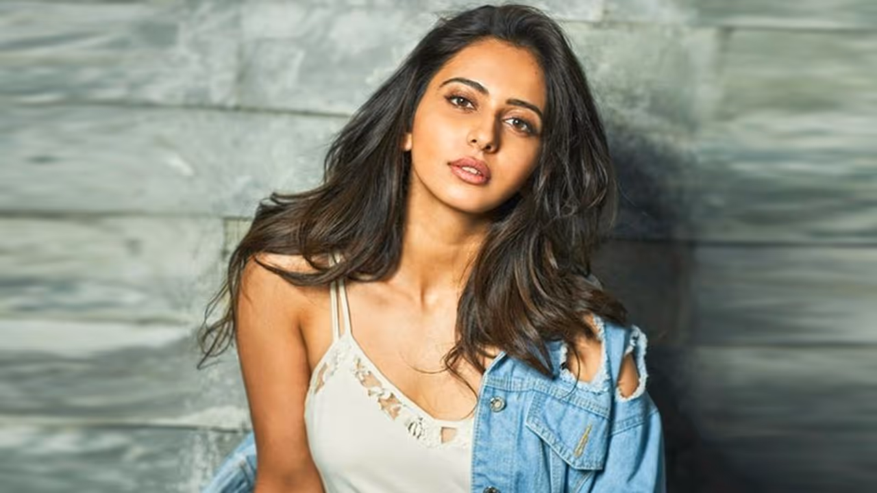 লক ডাউনে গৃহবন্দি তারকার চ্যালেঞ্জ, মন্দিরাকে টক্কর দিয়ে উল্টে জামা পরলেন রাকুল লক ডাউনে গৃহবন্দি তারকার চ্যালেঞ্জ, মন্দিরাকে টক্কর দিয়ে উল্টে জামা পরলেন রাকুল