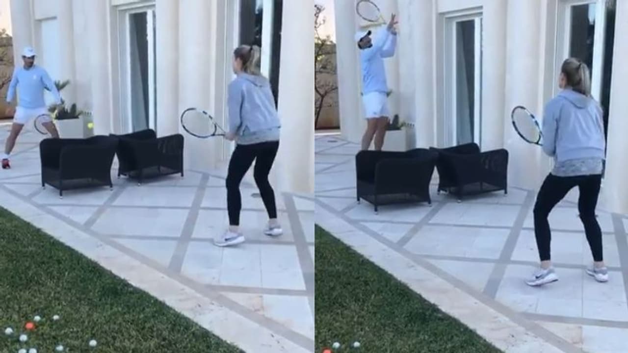 ঘরবন্দি অবস্থায় বাড়ির উঠোনে বোনের সঙ্গে টেনিস খেললেন রাফায়েল নাদাল, ভাইরাল ভিডিও ঘরবন্দি অবস্থায় বাড়ির উঠোনে বোনের সঙ্গে টেনিস খেললেন রাফায়েল নাদাল, ভাইরাল ভিডিও