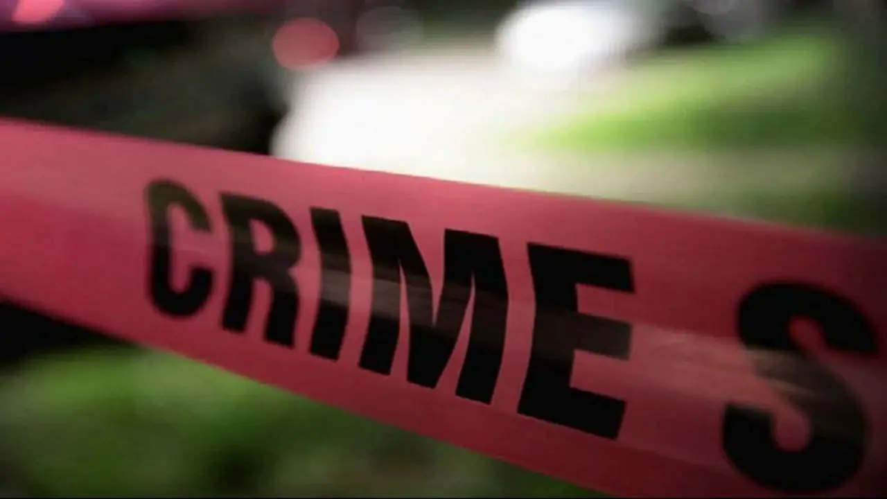 భార్యపై అనుమానం.. నిద్రపోతుండగా చంపేసి, ఇంటివెనక..