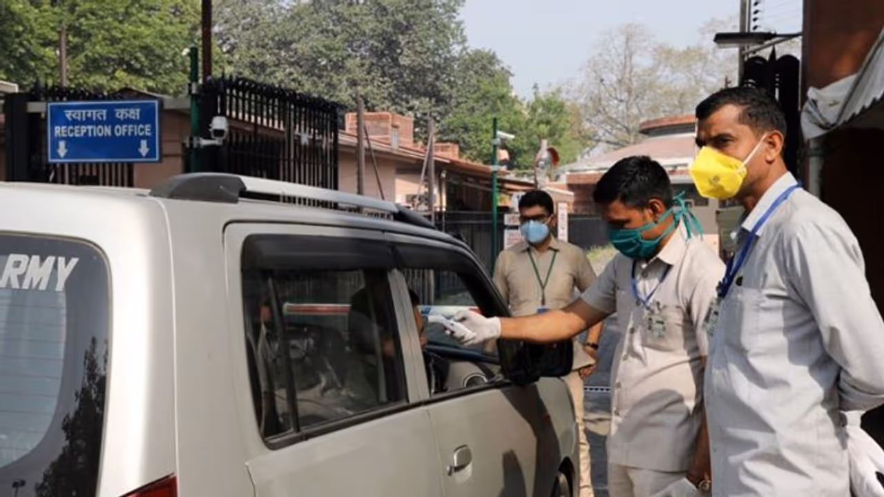 കൊവിഡ് 19; രാജ്യത്ത് ചിലയിടങ്ങളിൽ സമൂഹ വ്യാപനം തുടങ്ങിയതായി എയിംസ്​ ഡയറക്​ടർ