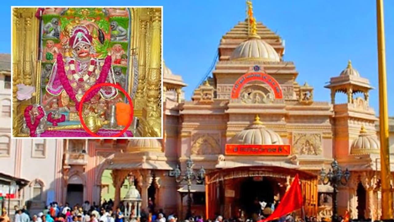 हनुमान जयंती: गुजरात के इस मंदिर में हनुमानजी के चरणों में स्त्री रूप में बैठे हैं शनिदेव हनुमान जयंती: गुजरात के इस मंदिर में हनुमानजी के चरणों में स्त्री रूप में बैठे हैं शनिदेव