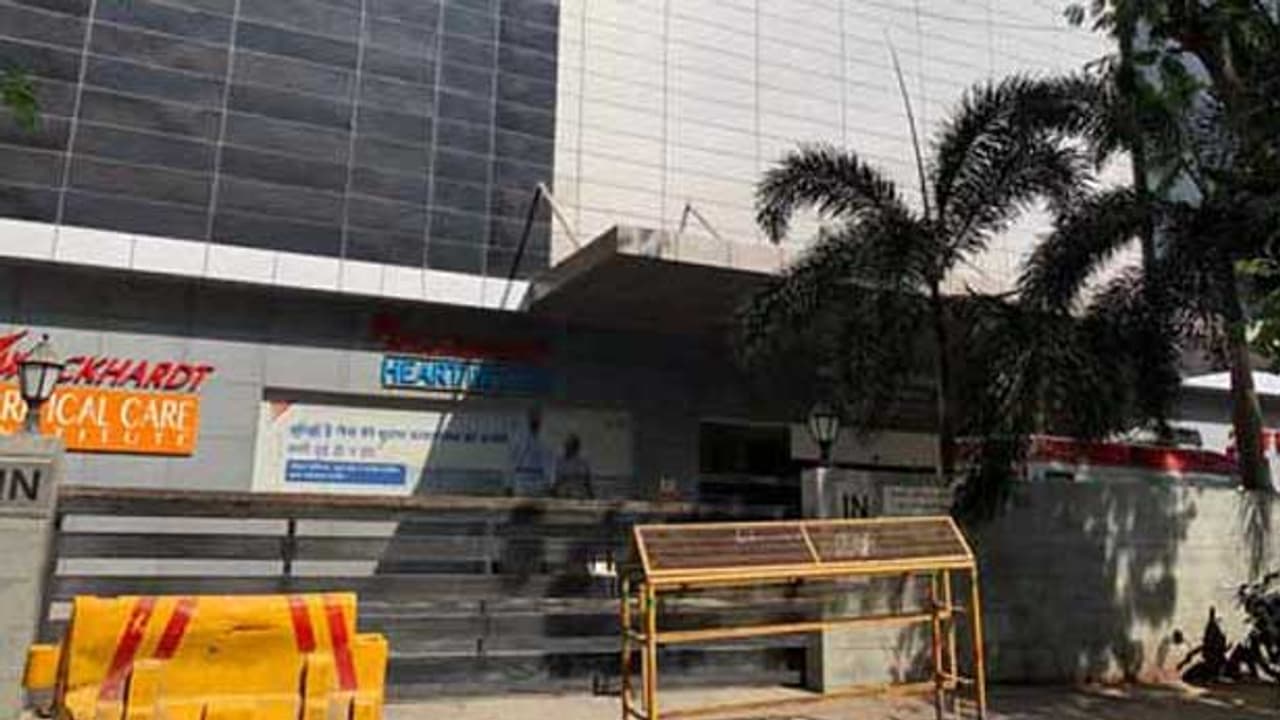 டாக்டர்ஸ், நர்ஸ்களுக்கு கொரோனா தொற்றியதால் ஓர் மருத்துவமனையே "தனிமை"..! டாக்டர்ஸ், நர்ஸ்களுக்கு கொரோனா தொற்றியதால் ஓர் மருத்துவமனையே "தனிமை"..!