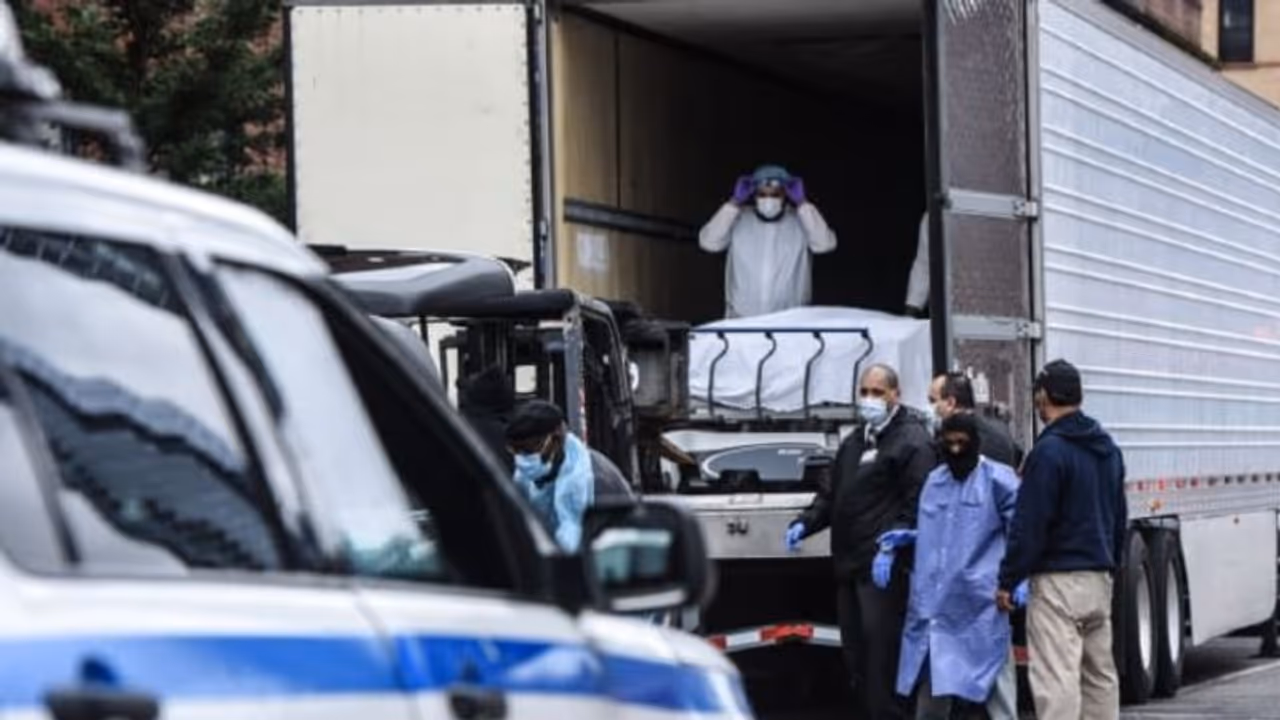മരണസംഖ്യ കുത്തനെ ഉയരുന്നു; ന്യൂയോര്‍ക്കില്‍ മൃതദേഹങ്ങള്‍ പാര്‍ക്കുകളില്‍ മറവ് ചെയ്യും