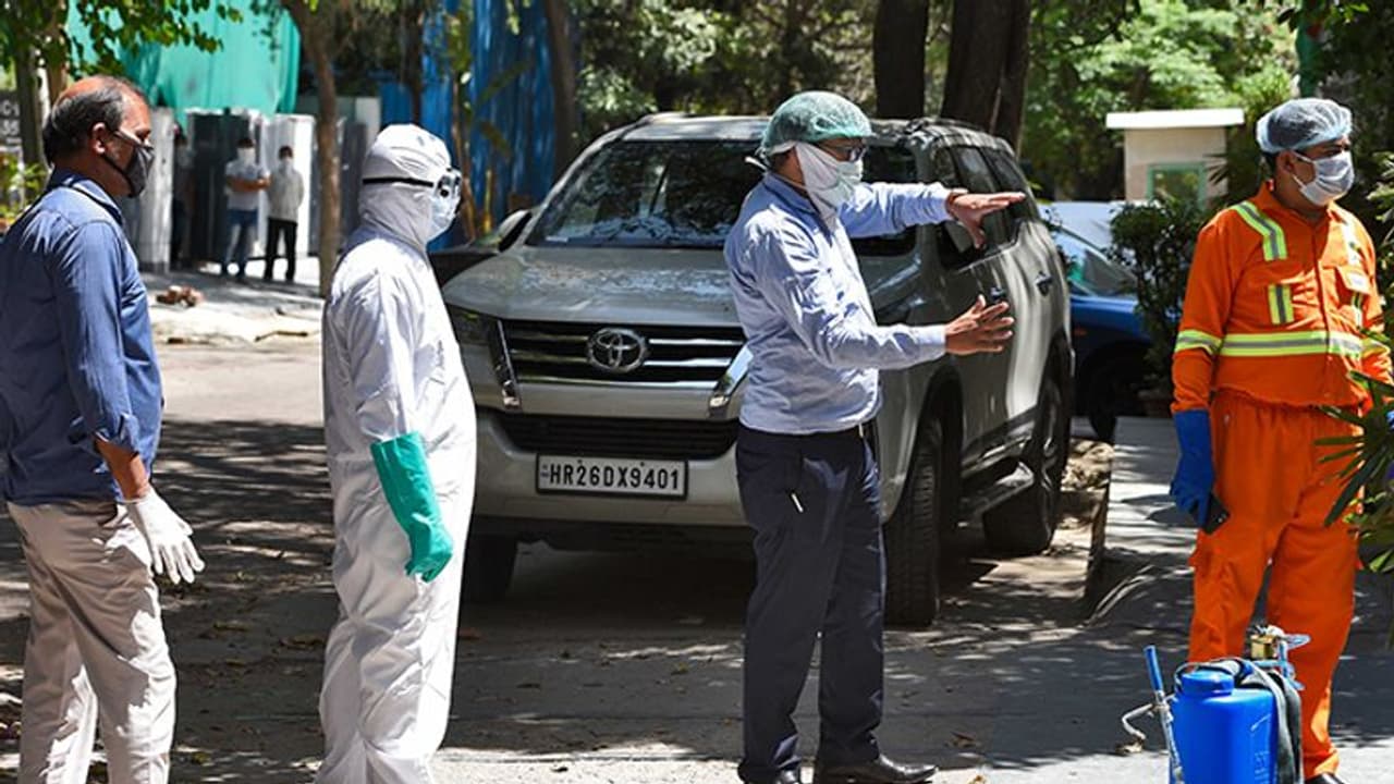 కరోనా రోగులు ఇతరులపై ఉమ్మివేస్తే.. డీజీపీ షాకింగ్ నిర్ణయం