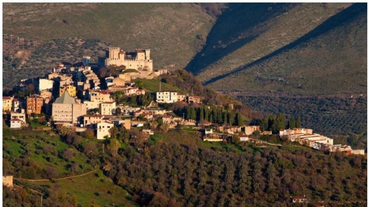 'ലോകത്തിനുവേണ്ടിയാണിത് ചെയ്യുന്നത്, ഇത് ഞങ്ങളുടെ ത്യാഗം' ഒരു ഗ്രാമംതന്നെ ക്വാറന്‍റൈനിലായതെന്തിന്?