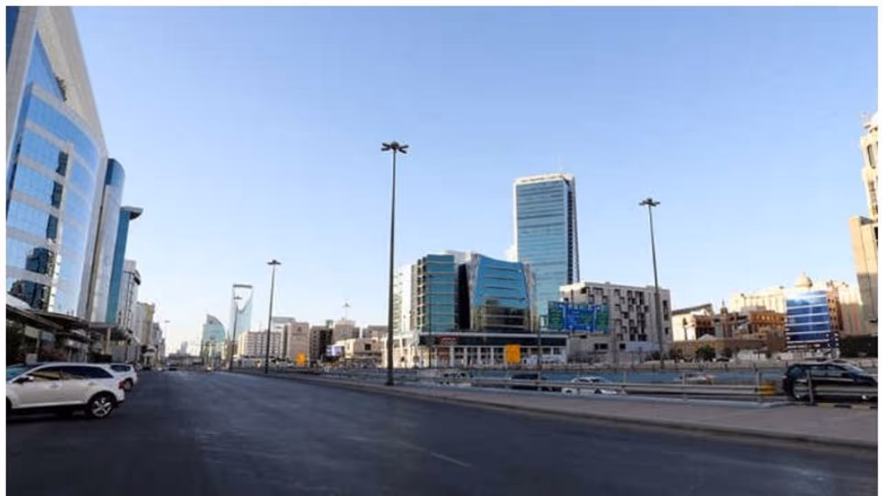 സൗദിയില് മെയ് 23 മുതല് 27 വരെ സമ്പൂര്ണ കര്ഫ്യൂ സൗദിയില് മെയ് 23 മുതല് 27 വരെ സമ്പൂര്ണ കര്ഫ്യൂ