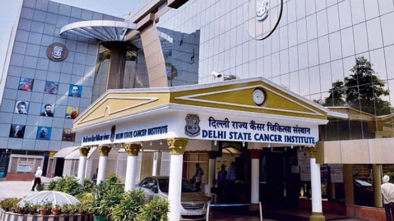 ദില്ലി കാൻസർ ഇൻസ്റ്റിറ്റ്യൂട്ടിലെ ഒൻപത് മലയാളി നഴ്സുമാർക്ക് കൊവിഡ് ദില്ലി കാൻസർ ഇൻസ്റ്റിറ്റ്യൂട്ടിലെ ഒൻപത് മലയാളി നഴ്സുമാർക്ക് കൊവിഡ്