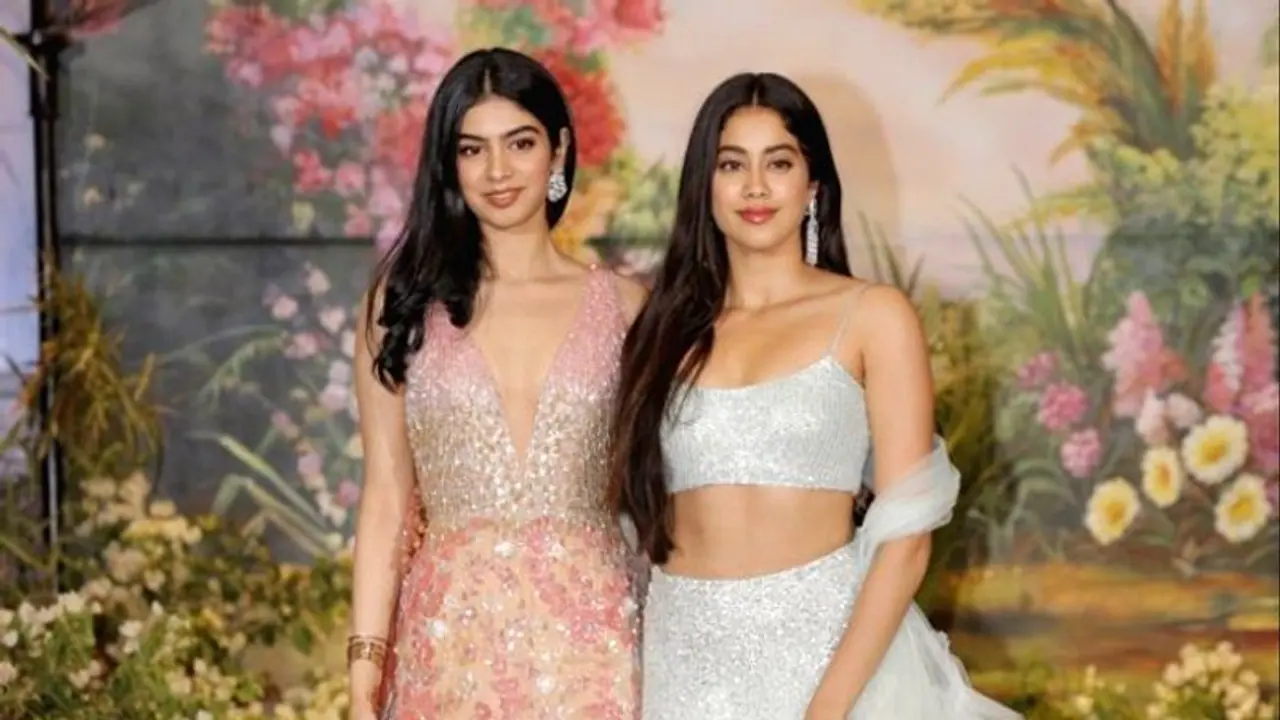 ఇంట్లో నుంచి వెళ్లకుండా జాన్వీ కపూర్ ని కొరికేస్తోంది.. వైరల్ వీడియో! ఇంట్లో నుంచి వెళ్లకుండా జాన్వీ కపూర్ ని కొరికేస్తోంది.. వైరల్ వీడియో!