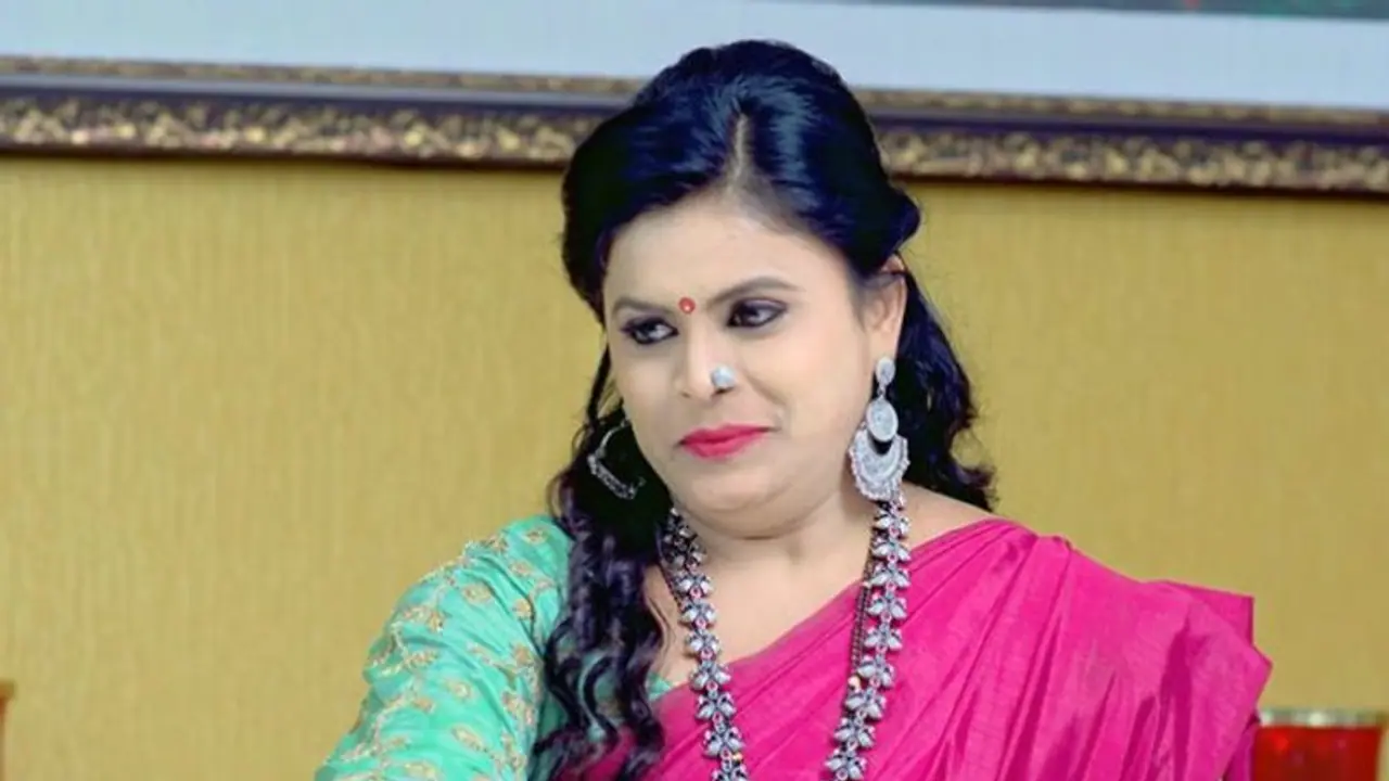 ವೇದಿಕೆ ಮೇಲೆ ಫ್ಯಾಮಿಲಿ ನೆನೆದು ಕಣ್ಣೀರಿಟ್ಟ 'ಪಾರು' ದಾಮಿನಿ; ಆಗಿದ್ದೇನು? ವೇದಿಕೆ ಮೇಲೆ ಫ್ಯಾಮಿಲಿ ನೆನೆದು ಕಣ್ಣೀರಿಟ್ಟ 'ಪಾರು' ದಾಮಿನಿ; ಆಗಿದ್ದೇನು?