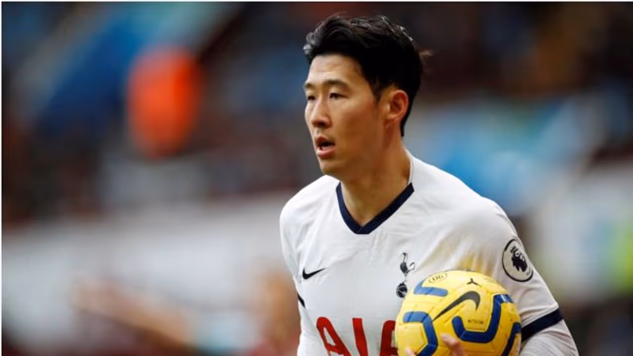 ടോട്ടനം താരം സോന് ഹ്യൂങ് മിന് ഇനി പട്ടാള വേഷത്തില് ടോട്ടനം താരം സോന് ഹ്യൂങ് മിന് ഇനി പട്ടാള വേഷത്തില്