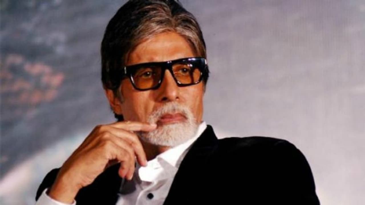 మళ్లీ పప్పులో కాలేసిన అమితాబ్ బచ్చన్.. ఆడేసుకుంటున్న నెటిజెన్లు మళ్లీ పప్పులో కాలేసిన అమితాబ్ బచ్చన్.. ఆడేసుకుంటున్న నెటిజెన్లు