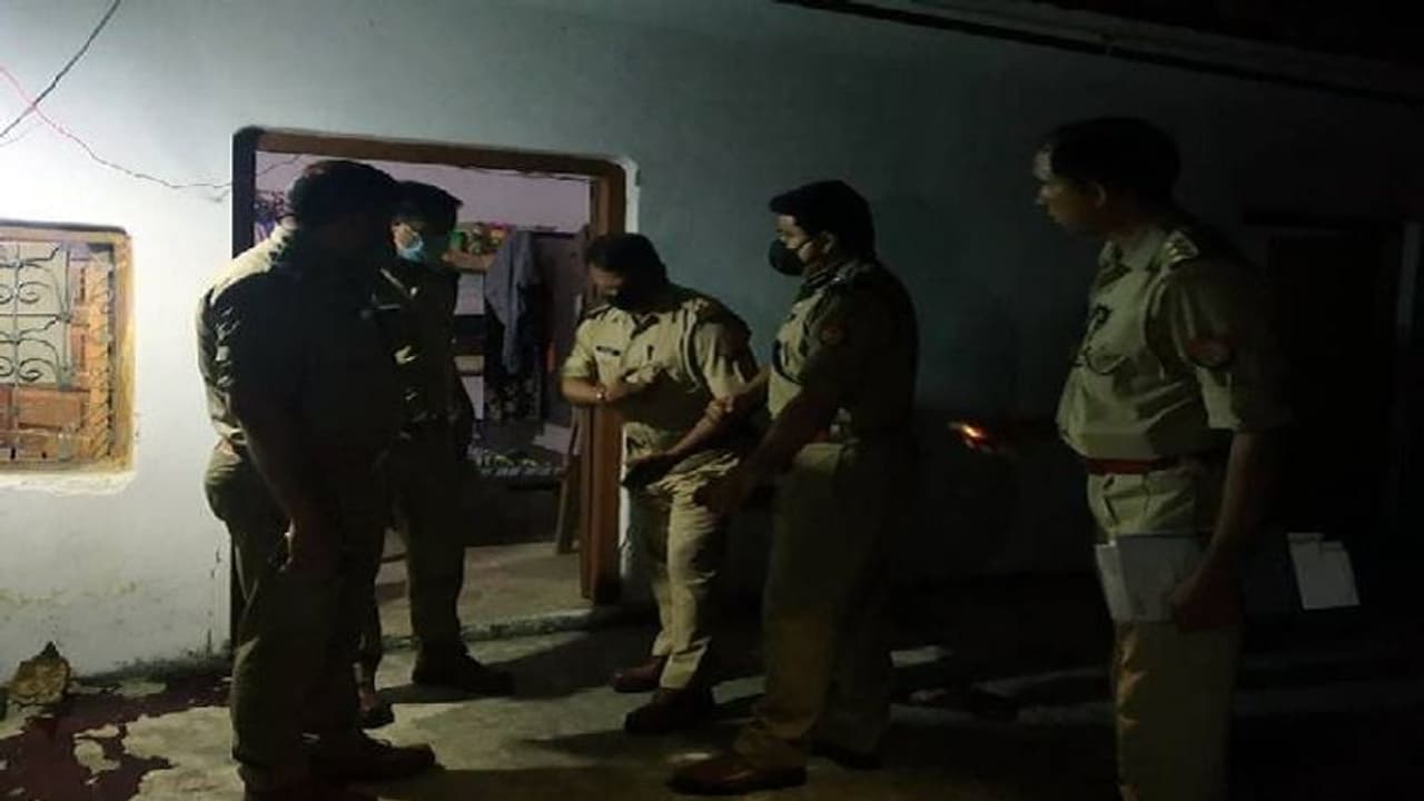 हिस्से का दूध पीने पर पिता ने बेटे को मारी गोली, फिर खुद का सिर भी उड़ा दिया हिस्से का दूध पीने पर पिता ने बेटे को मारी गोली, फिर खुद का सिर भी उड़ा दिया