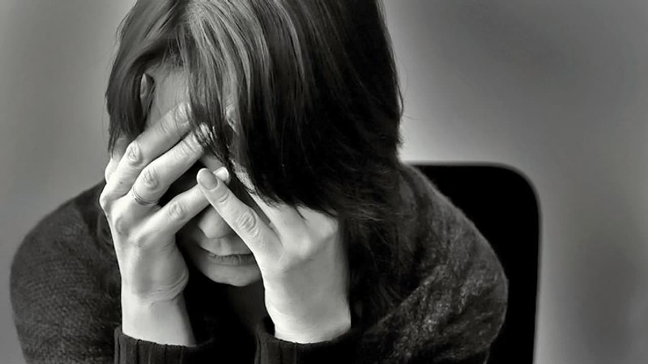 மனநல பிரச்சனை ஒருவருக்கு இருக்கா? அப்போ அவங்களிடம் இந்த கேள்வி கேட்காதீங்க..!!! மனநல பிரச்சனை ஒருவருக்கு இருக்கா? அப்போ அவங்களிடம் இந்த கேள்வி கேட்காதீங்க..!!!