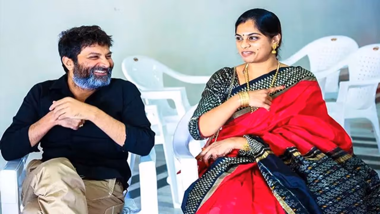 త్రో బ్యాక్: త్రివిక్రమ్ శ్రీనివాస్ లవ్ స్టోరీ.. సినిమా తరహాలో మ్యారేజ్ త్రో బ్యాక్: త్రివిక్రమ్ శ్రీనివాస్ లవ్ స్టోరీ.. సినిమా తరహాలో మ్యారేజ్