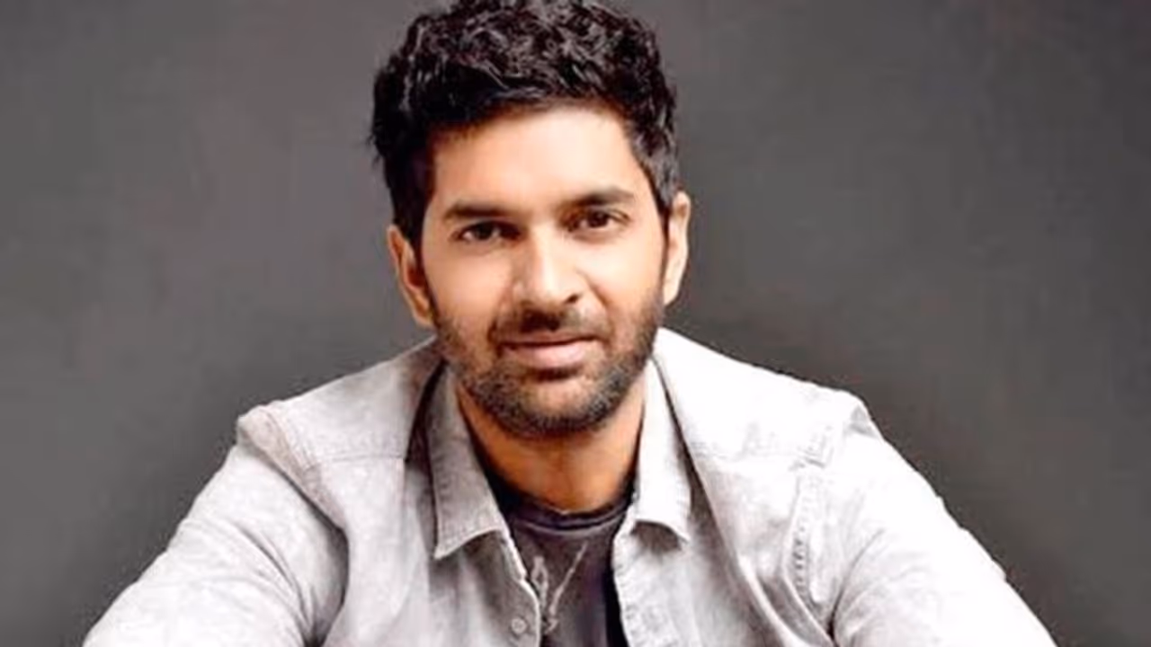 ফের বলিউডে করোনার কোপ, পরিবার সহ আক্রান্ত রক অন ছবির নায়ক ফের বলিউডে করোনার কোপ, পরিবার সহ আক্রান্ত রক অন ছবির নায়ক