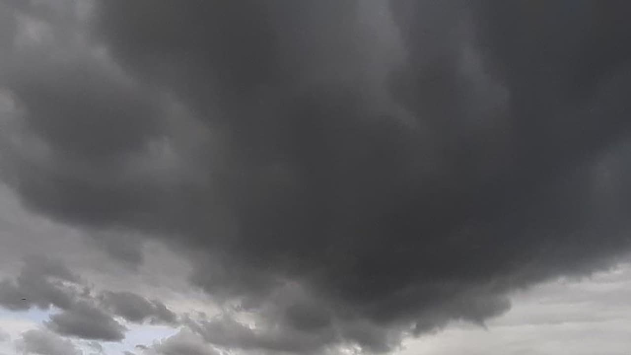 বজ্রগর্ভ মেঘ থেকে বৃষ্টির পূর্বাভাস, সপ্তাহ জুড়েই দুর্যোগের আশঙ্কা বঙ্গে বজ্রগর্ভ মেঘ থেকে বৃষ্টির পূর্বাভাস, সপ্তাহ জুড়েই দুর্যোগের আশঙ্কা বঙ্গে