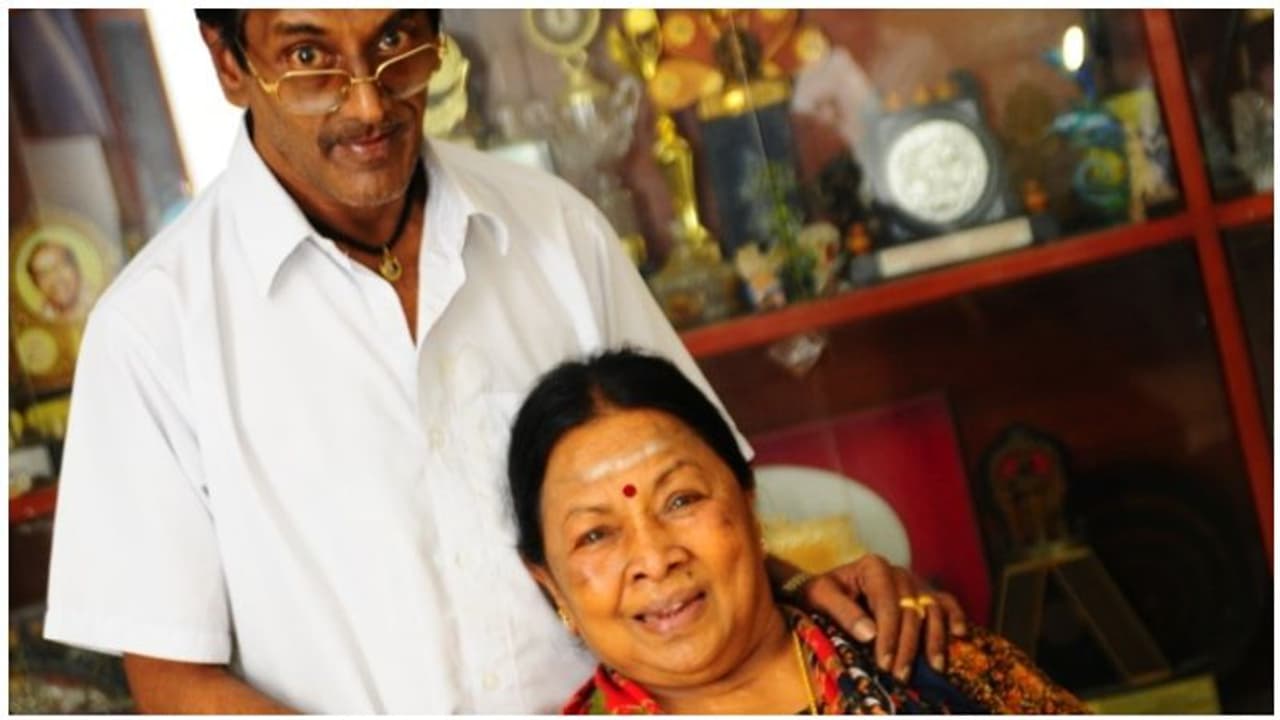 குத்த வைத்து கும்மியடிக்கும் கொரோனாவால் அதிர்ச்சி... நடிகை மனோரமா மகனுக்கு ஏற்பட்ட பரிதாபம்..!