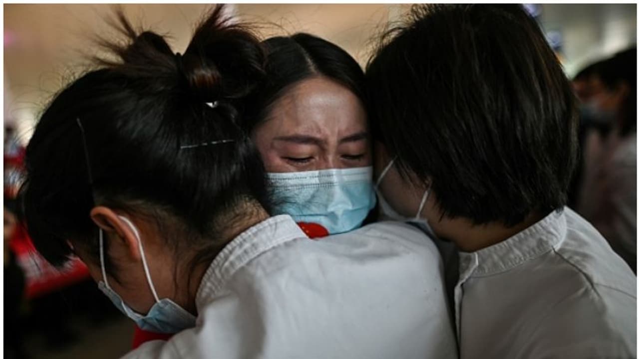 മരണം മുന്നില് കണ്ട 76 രാപ്പകലുകള്ക്ക് അവസാനം; വുഹാന് നഗരം വീണ്ടും തുറന്നു മരണം മുന്നില് കണ്ട 76 രാപ്പകലുകള്ക്ക് അവസാനം; വുഹാന് നഗരം വീണ്ടും തുറന്നു