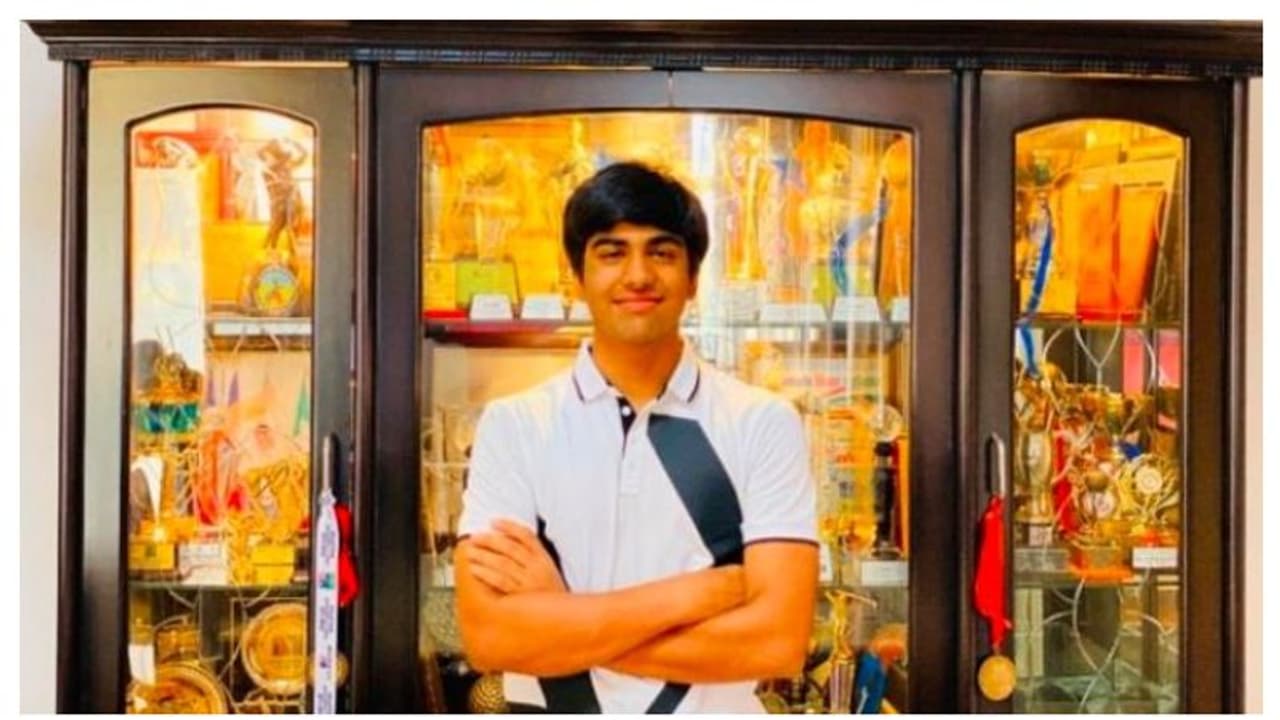 নিজের সমস্ত ট্রফি বিক্রি করে সংগৃহিত অর্থ প্রধানমন্ত্রী ত্রাণ তহবিলে দান করলেন অর্জুন