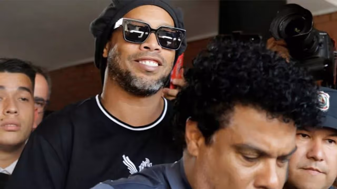 অবশেষে প্যারাগুয়ে তে জেলে বন্দি থাকা নিয়ে মুখ খুললেন রোনালডিনহো অবশেষে প্যারাগুয়ে তে জেলে বন্দি থাকা নিয়ে মুখ খুললেন রোনালডিনহো