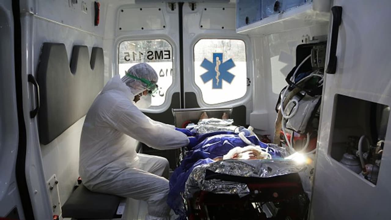 রেকর্ড গড়ে গত ২৪ ঘণ্টায় আক্রান্ত ৮৯৬ , তুবও পরিস্থিতি উদ্বেগের নয় আশ্বাসবাণী বিশেষজ্ঞদের