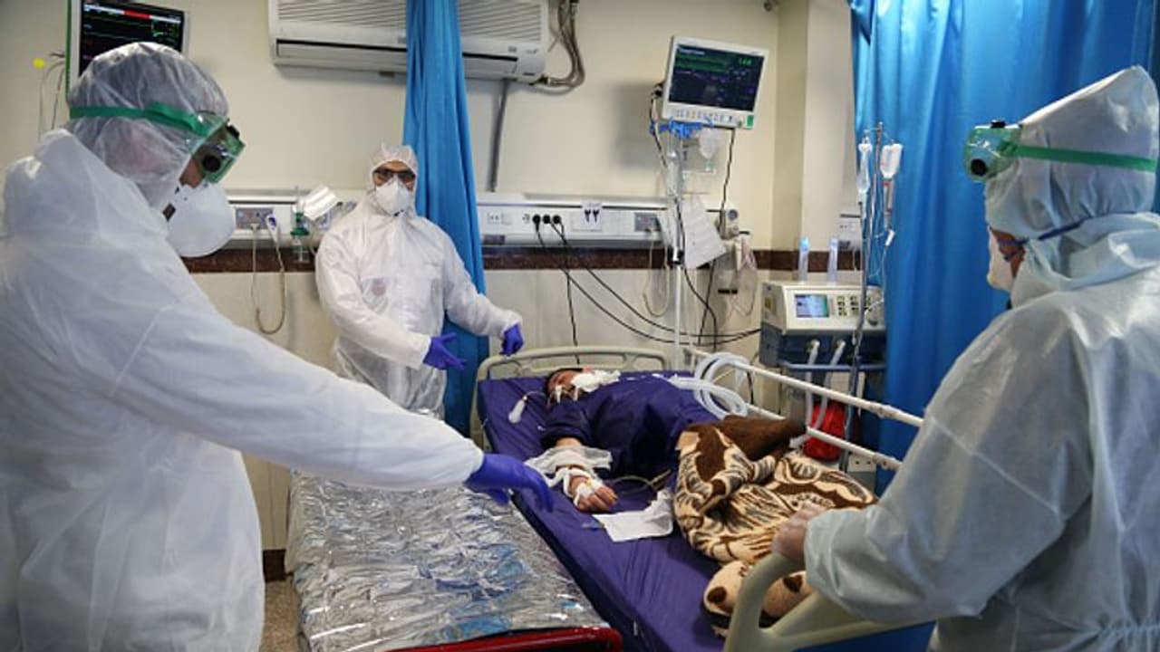 ఇండోర్ లో డాక్టర్ మృతి: ఇండియాలో కరోనాతో మరణించిన తొలి డాక్టర్ ఇతనే ఇండోర్ లో డాక్టర్ మృతి: ఇండియాలో కరోనాతో మరణించిన తొలి డాక్టర్ ఇతనే