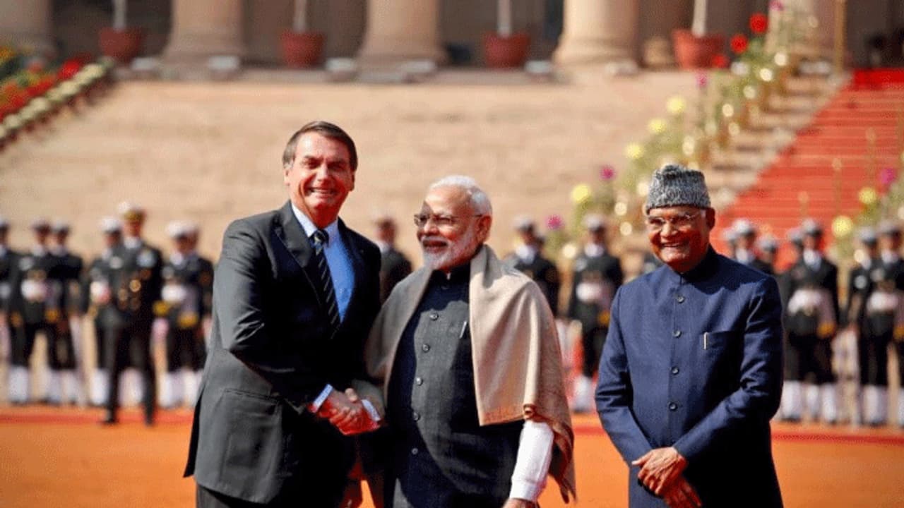 அனுமன் லக்ஷ்மன் உயிரை காப்பாற்றியது போல மோடி எங்களை காப்பாற்ற வேண்டும்.. பிரேசில் அதிபர் உருக்கம்..! அனுமன் லக்ஷ்மன் உயிரை காப்பாற்றியது போல மோடி எங்களை காப்பாற்ற வேண்டும்.. பிரேசில் அதிபர் உருக்கம்..!