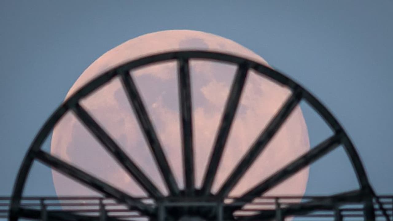 supermoon 2022: full moon: சூப்பர்மூன் 13 ம்தேதி இரவு வானில் தோன்றும்: பெயர் என்ன? இந்தியாவில் தெரியுமா?