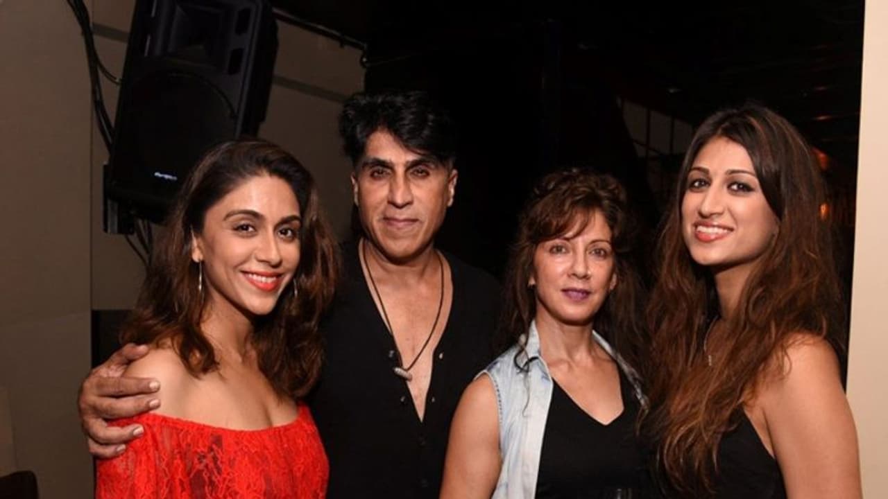 2 மகள்களை அடுத்து தயாரிப்பாளர் கரீம் மொரானிக்கும் உறுதி செய்யப்பட்ட கொரோனா! சோகத்தில் குடும்பம்! 2 மகள்களை அடுத்து தயாரிப்பாளர் கரீம் மொரானிக்கும் உறுதி செய்யப்பட்ட கொரோனா! சோகத்தில் குடும்பம்!