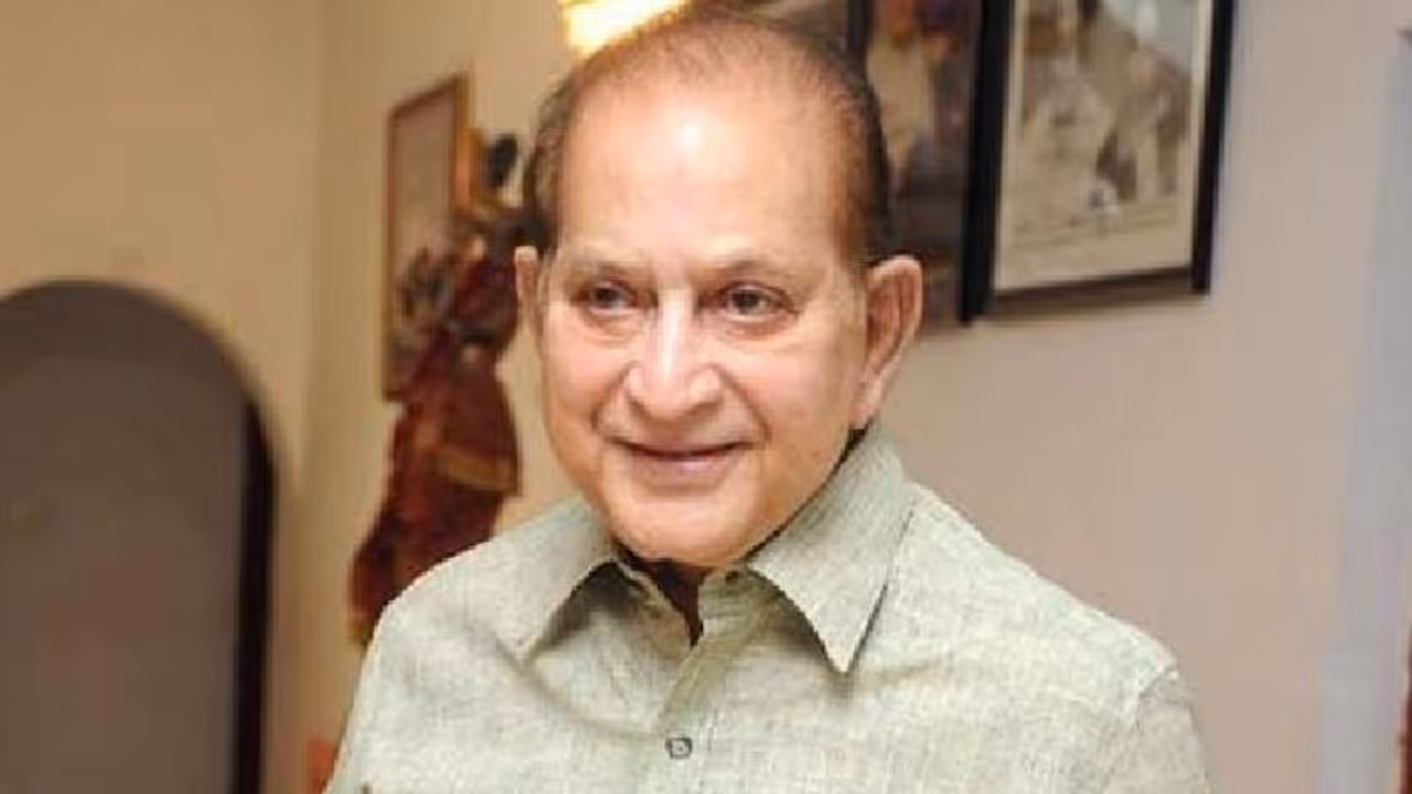 మనవడి కోసం మళ్లీ మెగా ఫోన్ పట్టుకున్న సూపర్ స్టార్ మనవడి కోసం మళ్లీ మెగా ఫోన్ పట్టుకున్న సూపర్ స్టార్