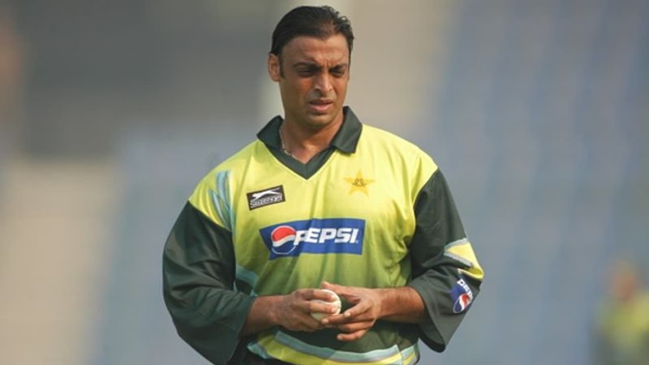 Shoaib Akhtar ১০ কোটি টাকার মানহানির মামলা আখতারের বিরুদ্ধে, দেশেই কোনঠাসা প্রাক্তন পাক পেসার