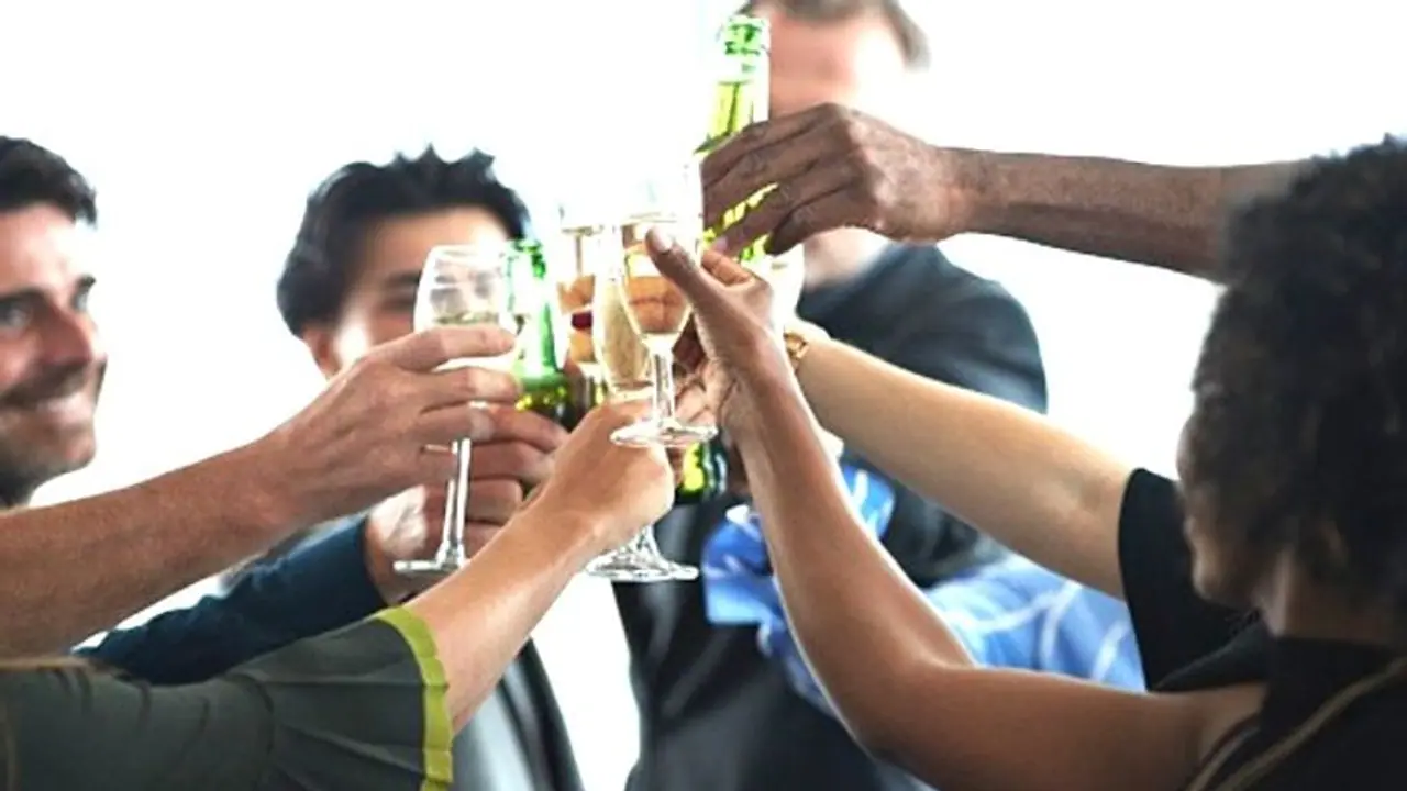 200 லிட்டர் கள்ளச்சாராயம்...10 பேர் கைது...இது 144 ஊரடங்கு ஸ்பெசல் ஆக்சன்..!!